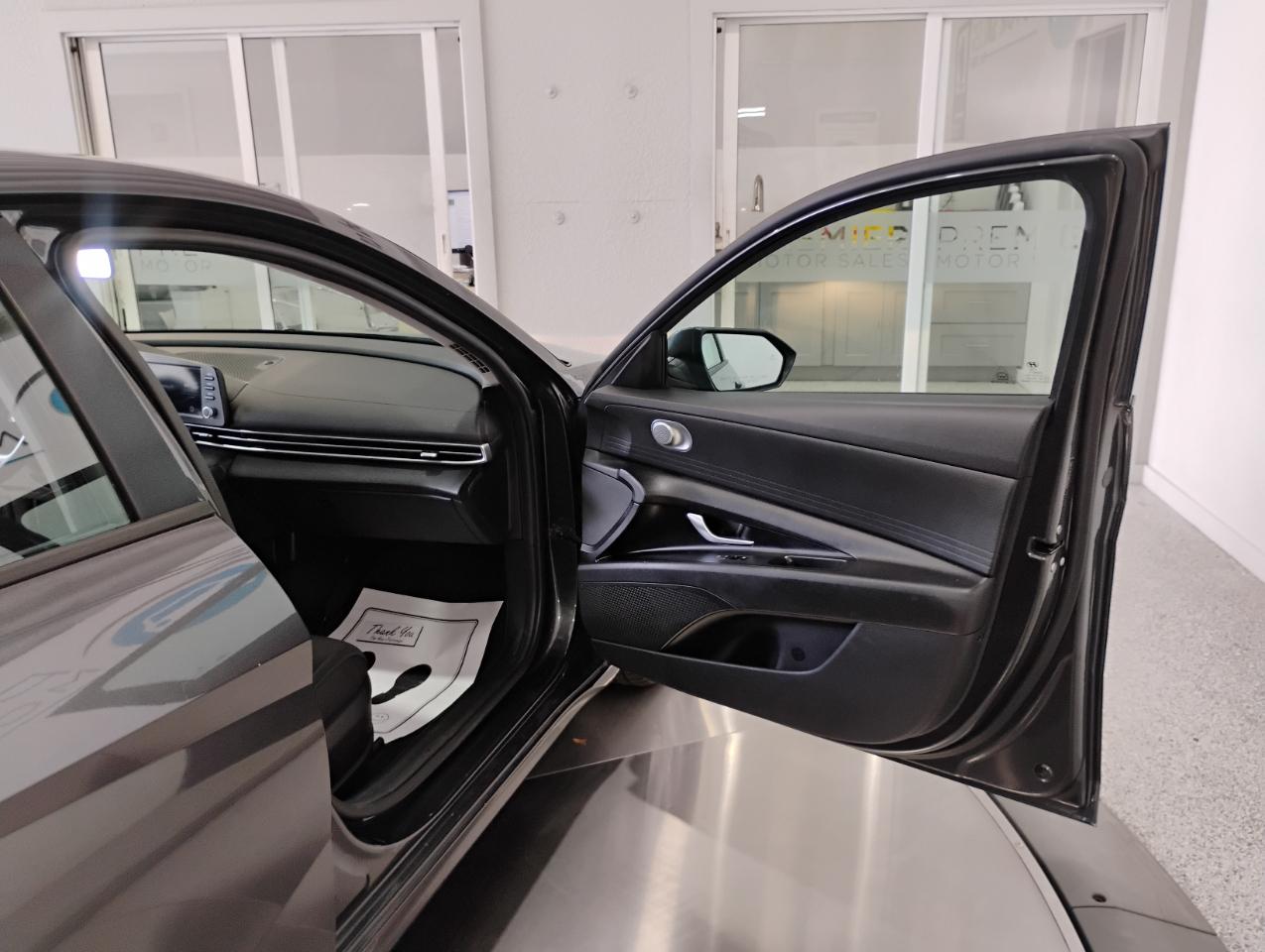 Hyundai Elantra SE 2021