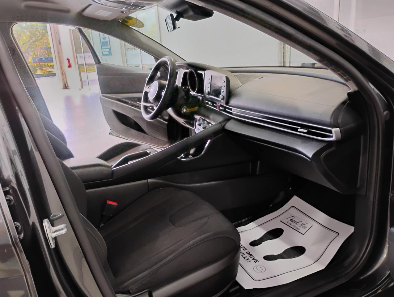 Hyundai Elantra SE 2021