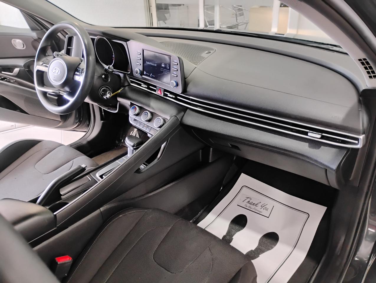 Hyundai Elantra SE 2021