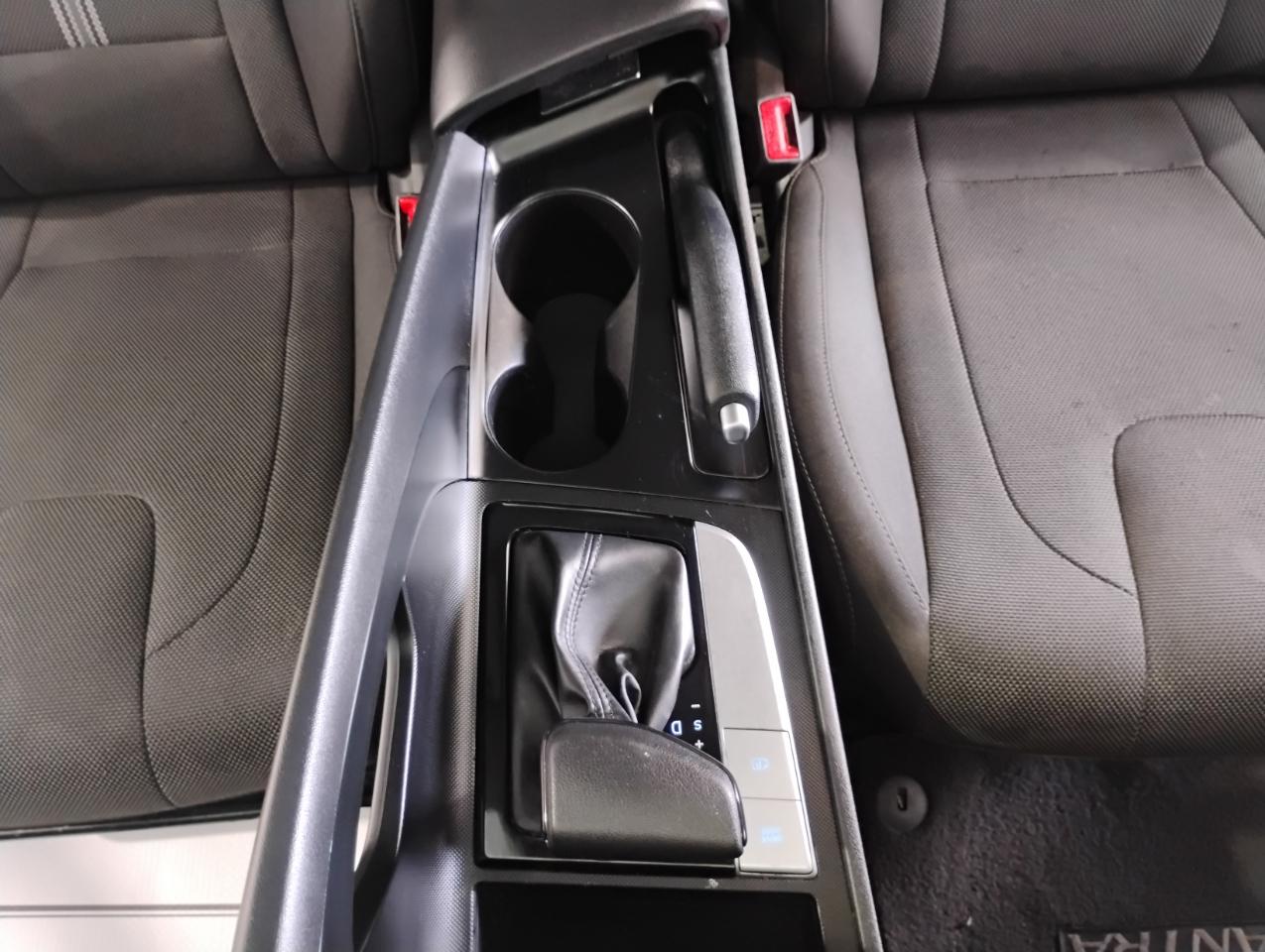 Hyundai Elantra SE 2021