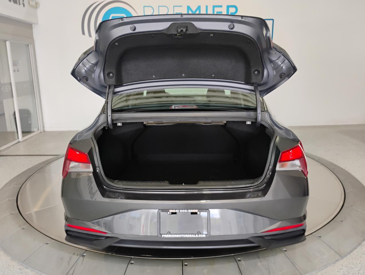 Hyundai Elantra SE 2021