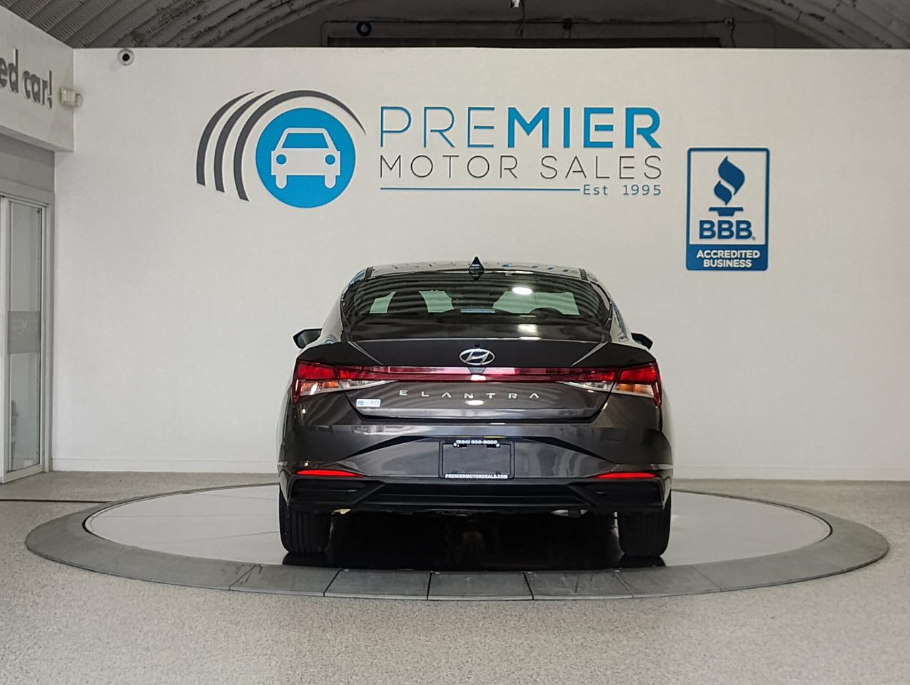 Hyundai Elantra SE 2021