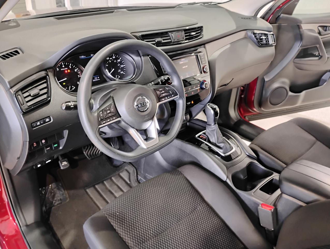 Nissan Rogue Sport S 2020