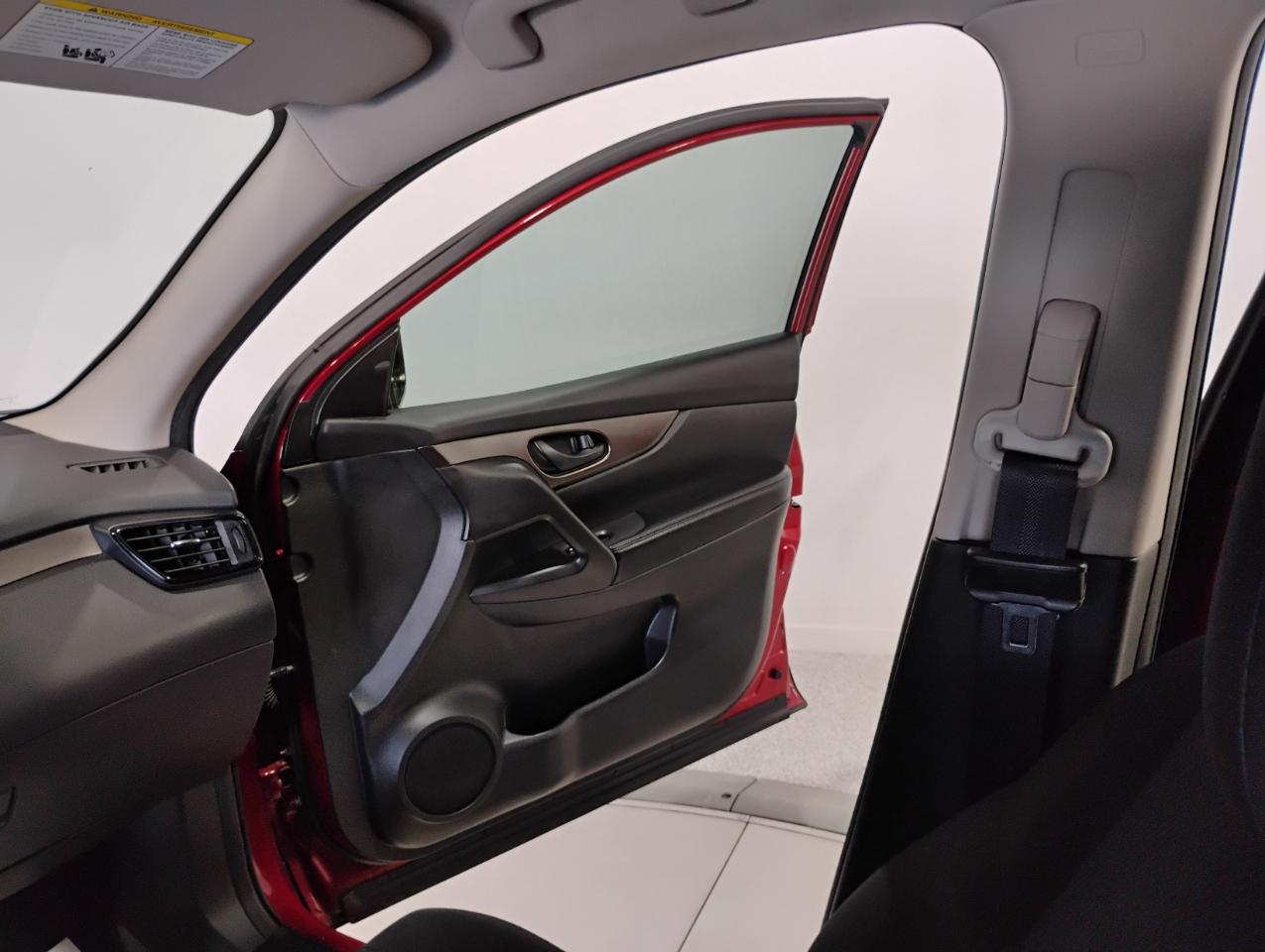 Nissan Rogue Sport S 2020