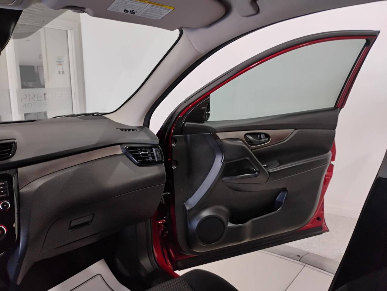 Nissan Rogue Sport S 2020