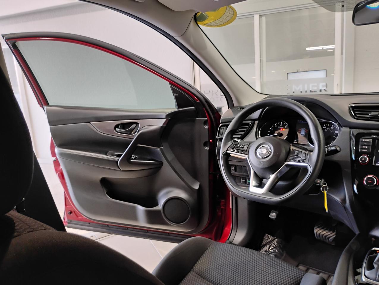 Nissan Rogue Sport S 2020