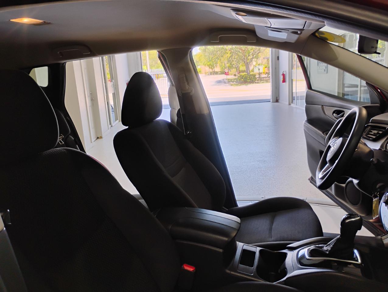 Nissan Rogue Sport S 2020