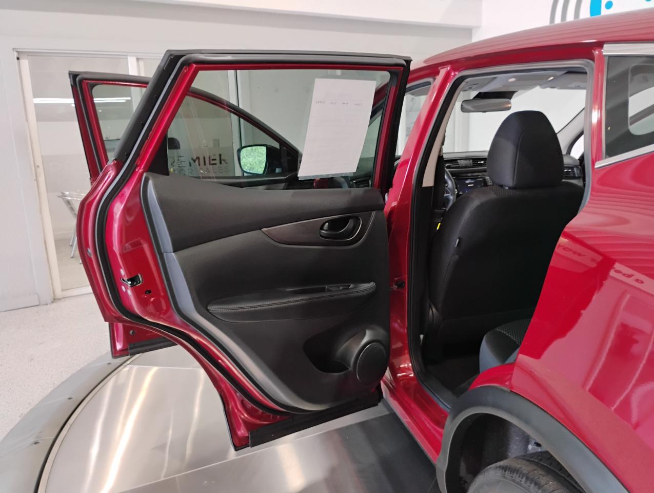 Nissan Rogue Sport S 2020