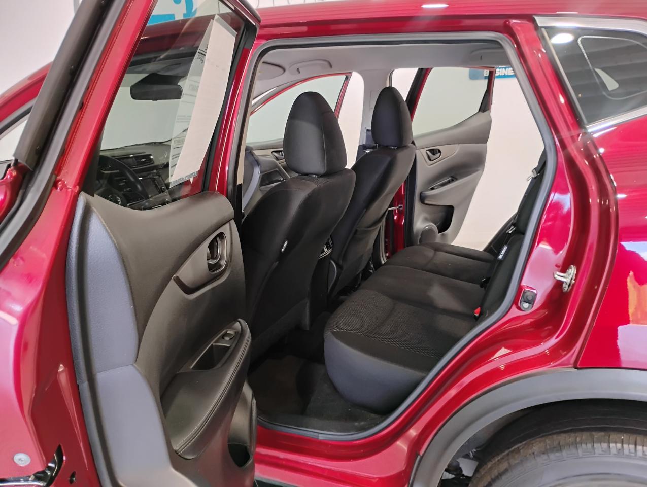 Nissan Rogue Sport S 2020