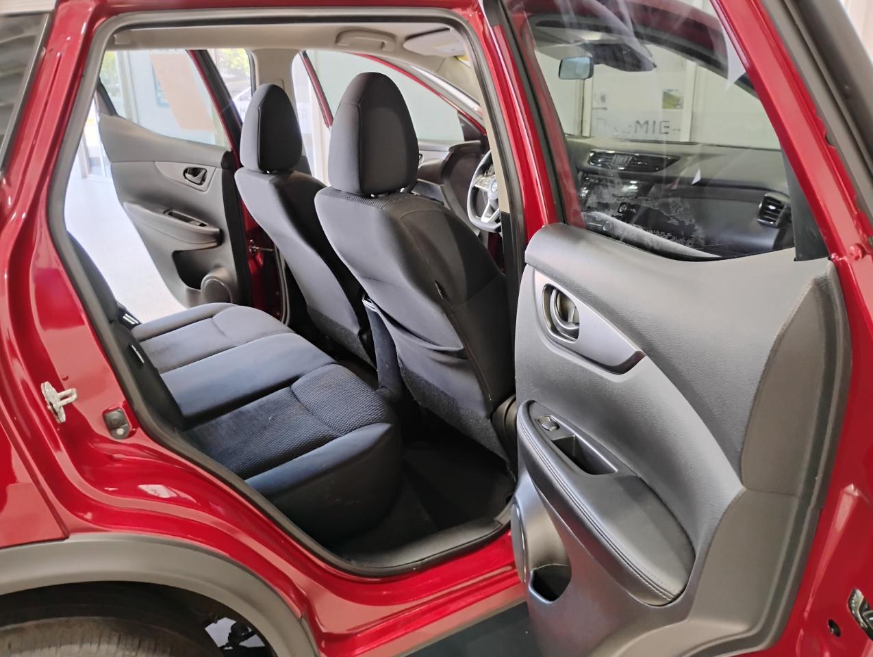 Nissan Rogue Sport S 2020