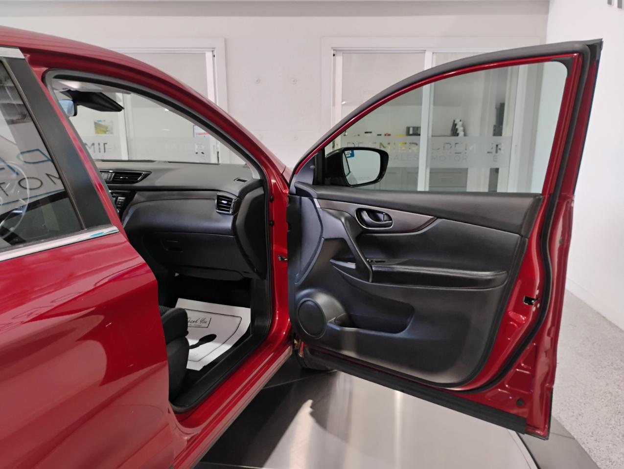 Nissan Rogue Sport S 2020