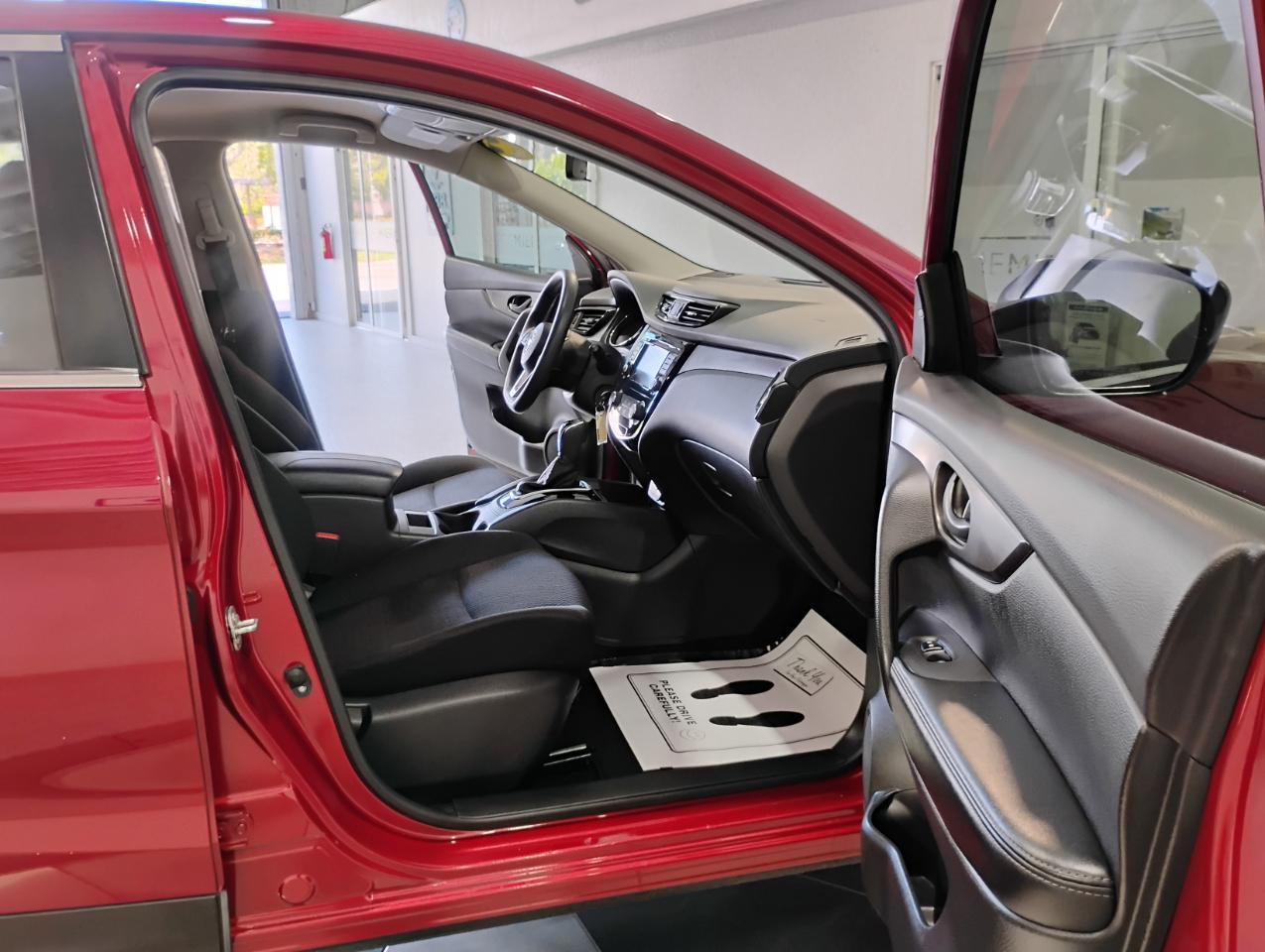 Nissan Rogue Sport S 2020