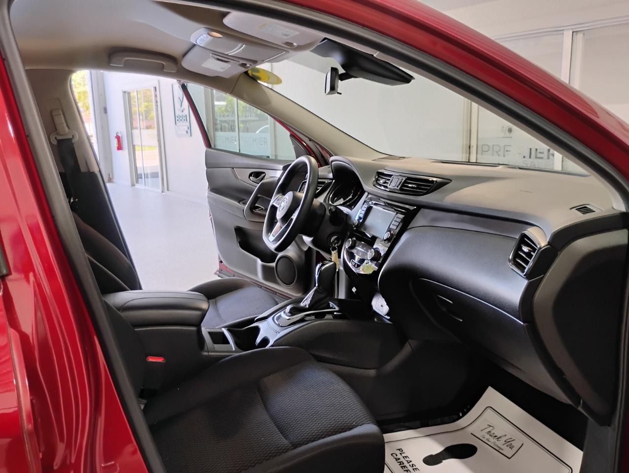 Nissan Rogue Sport S 2020