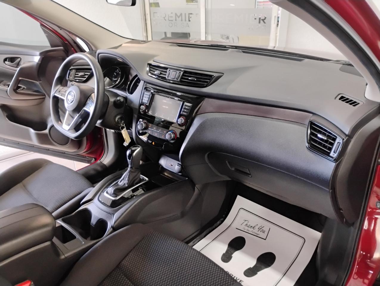 Nissan Rogue Sport S 2020