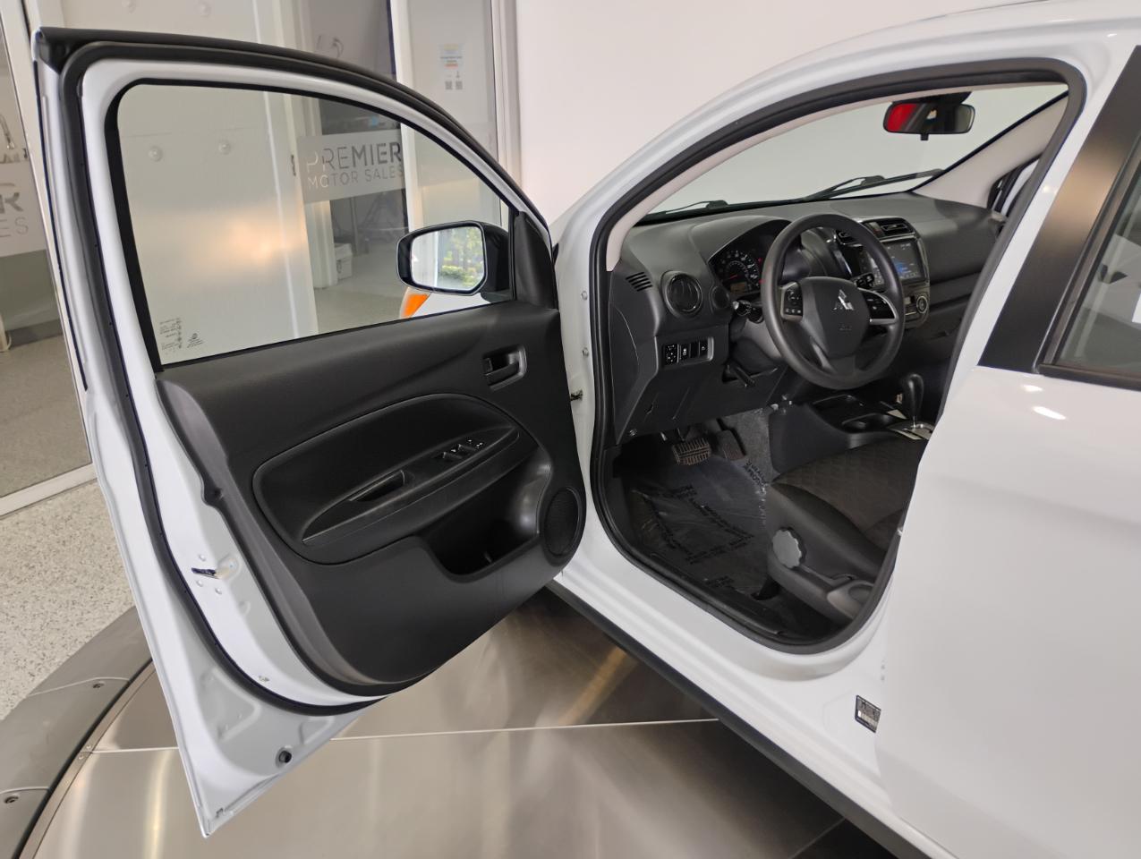 Mitsubishi Mirage ES CVT 2024