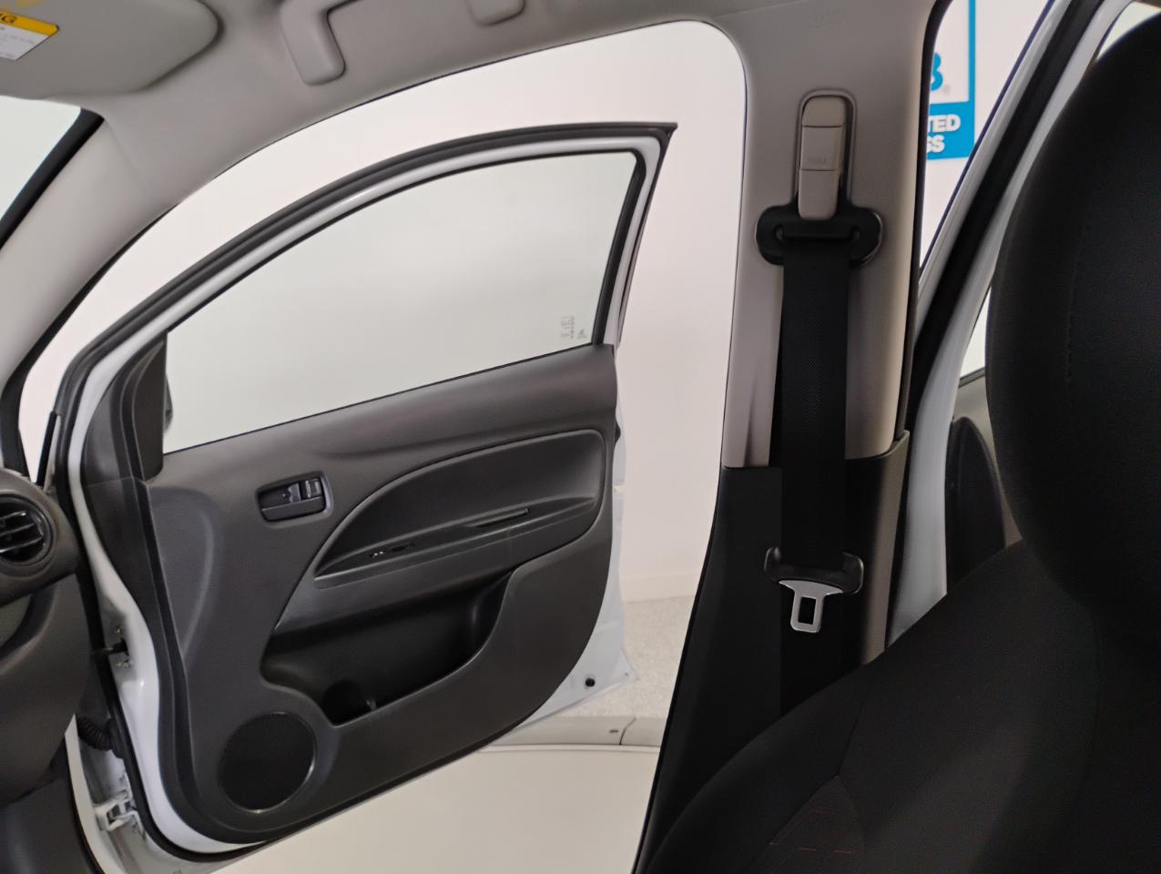 Mitsubishi Mirage ES CVT 2024