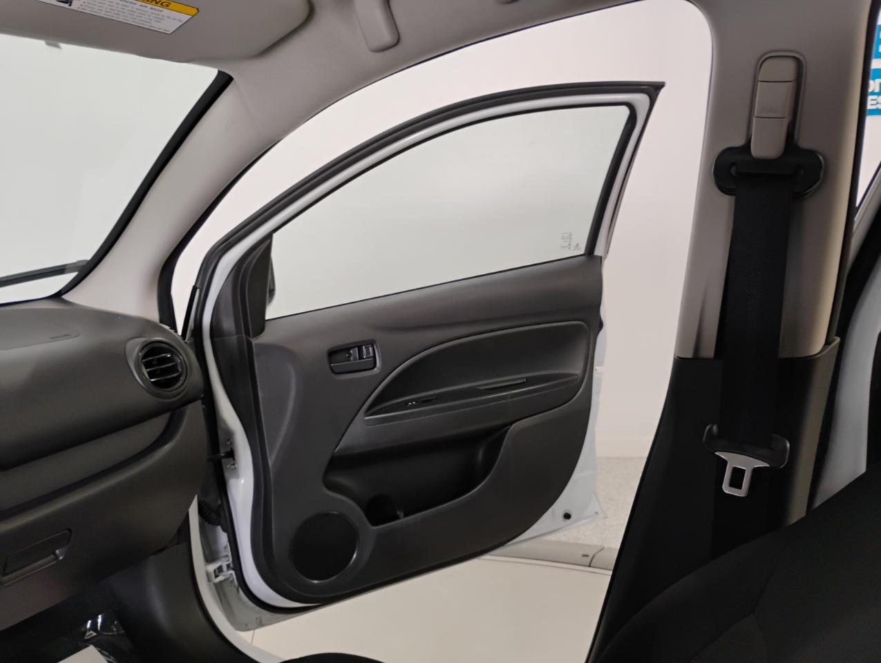 Mitsubishi Mirage ES CVT 2024