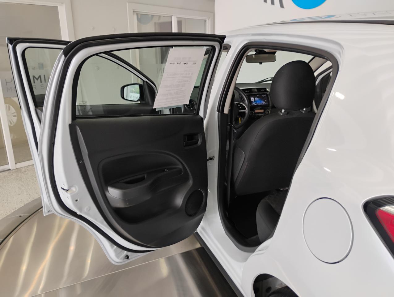 Mitsubishi Mirage ES CVT 2024