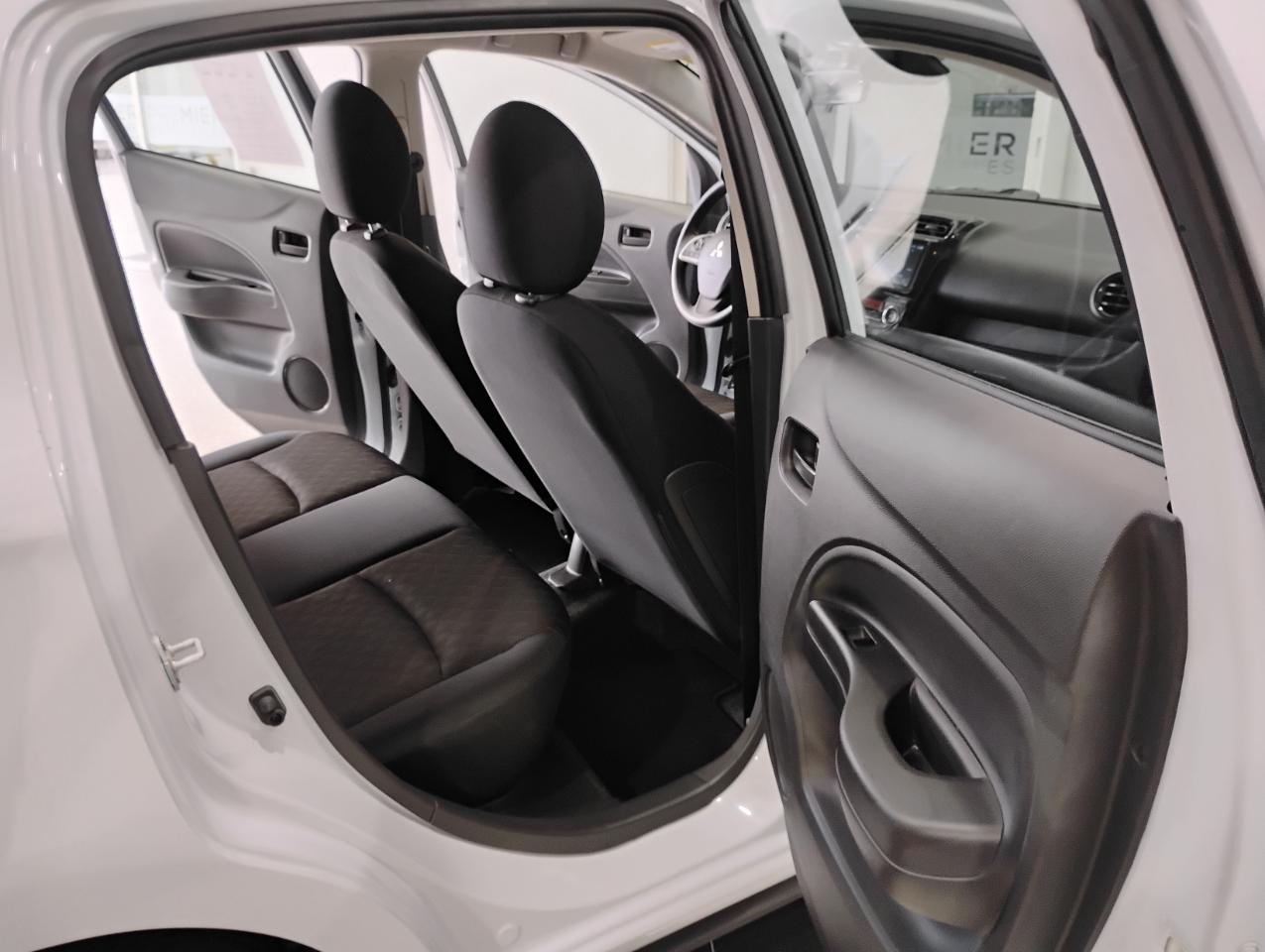 Mitsubishi Mirage ES CVT 2024