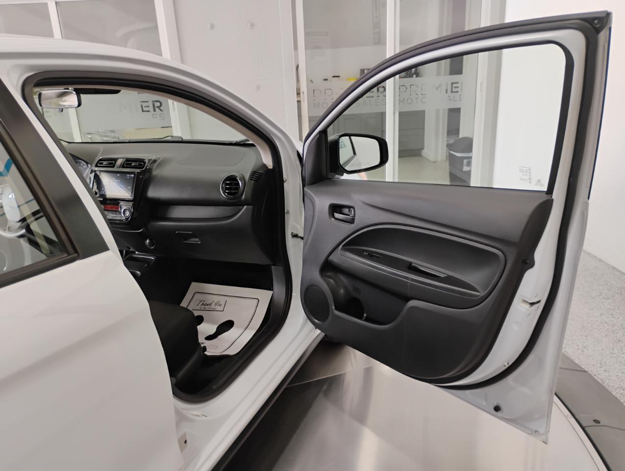 Mitsubishi Mirage ES CVT 2024