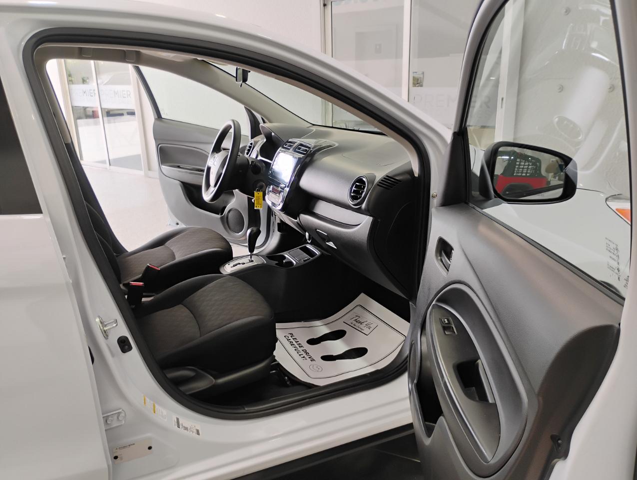 Mitsubishi Mirage ES CVT 2024