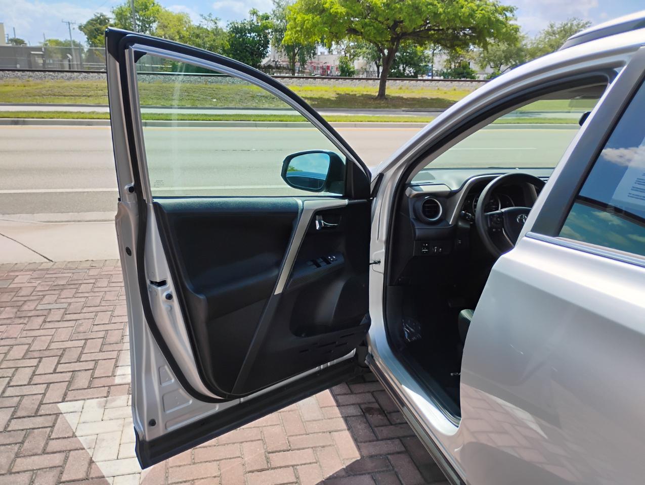 Toyota RAV4 XLE AWD 2014