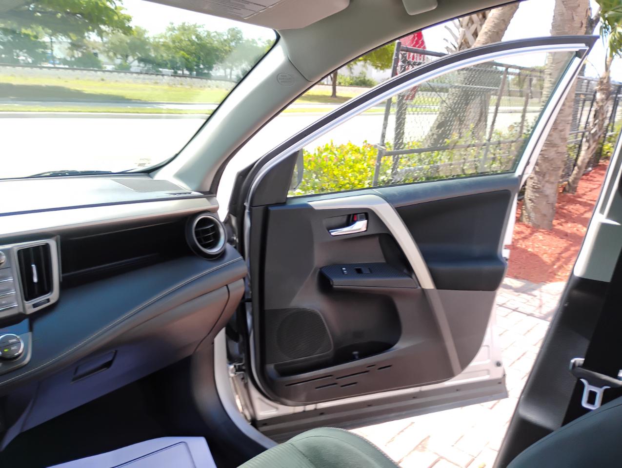 Toyota RAV4 XLE AWD 2014