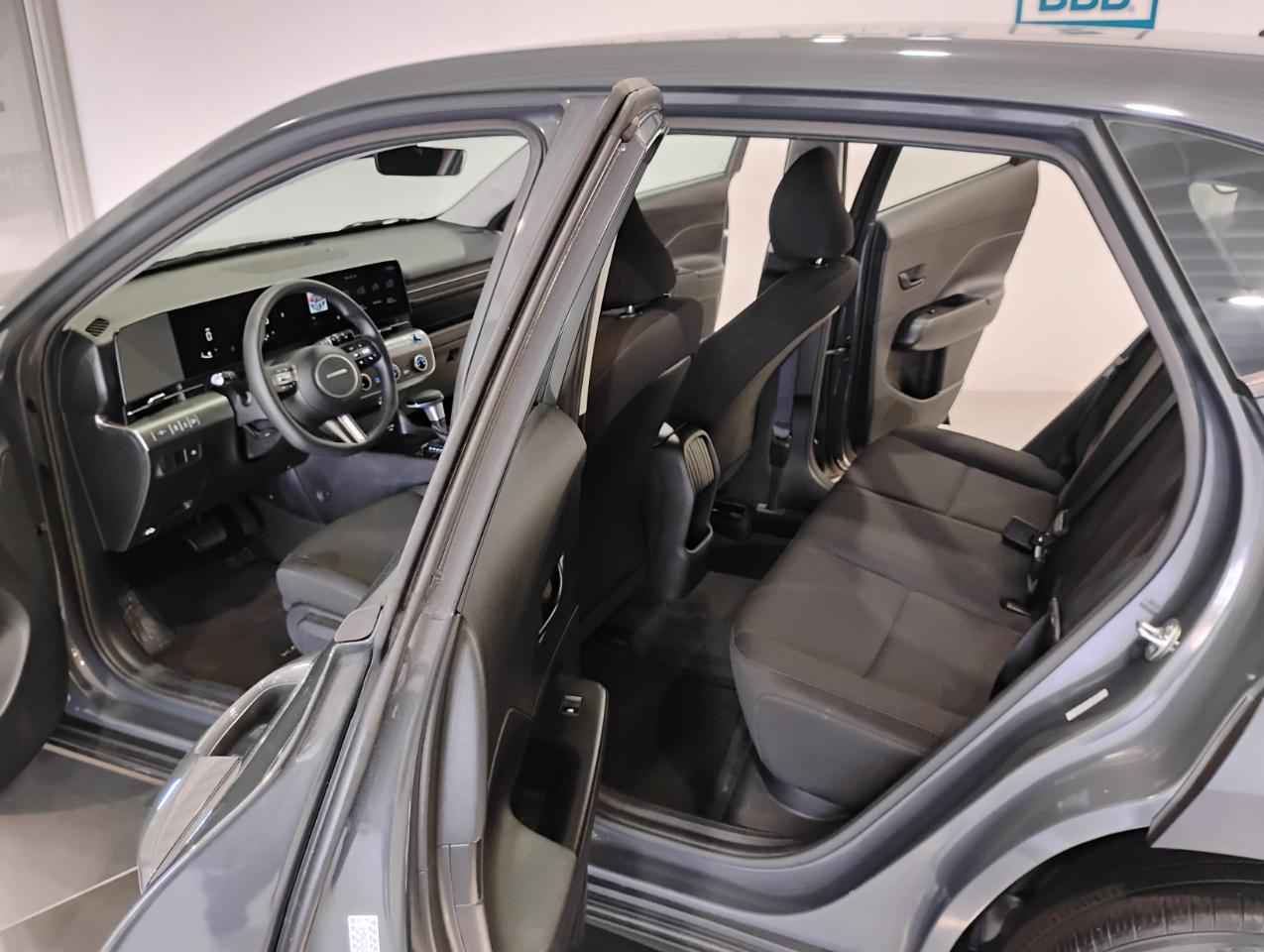 Hyundai Kona SE 2024