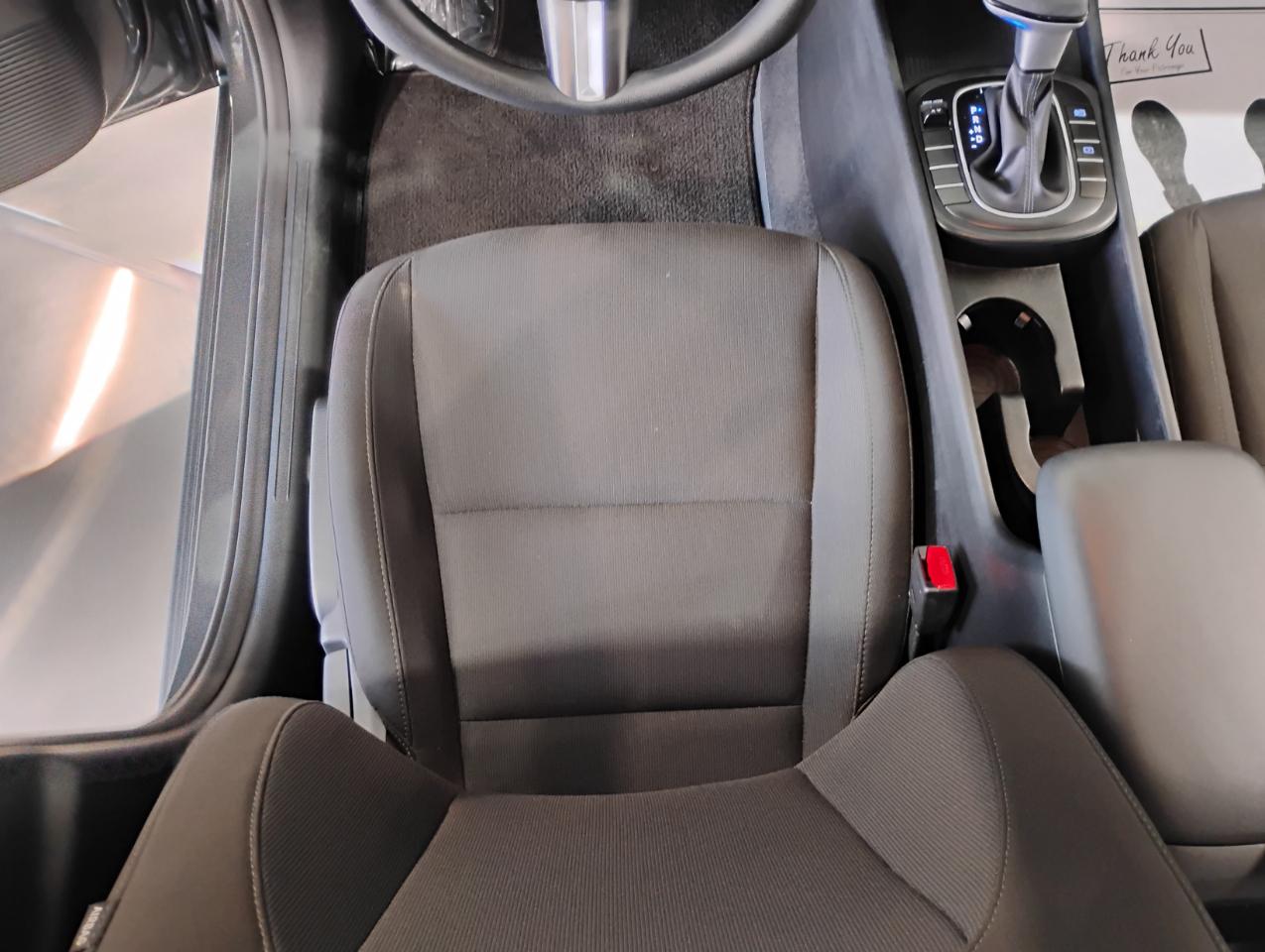 Hyundai Kona SE 2024