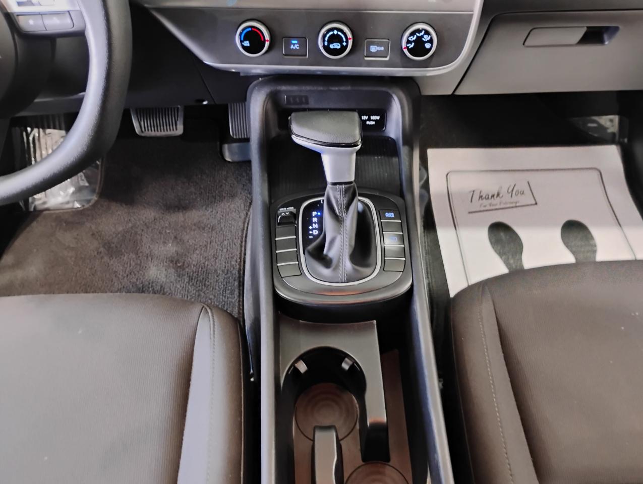 Hyundai Kona SE 2024