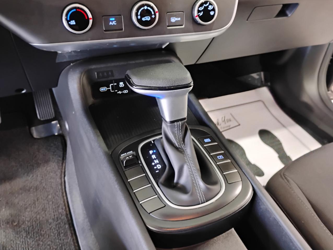 Hyundai Kona SE 2024