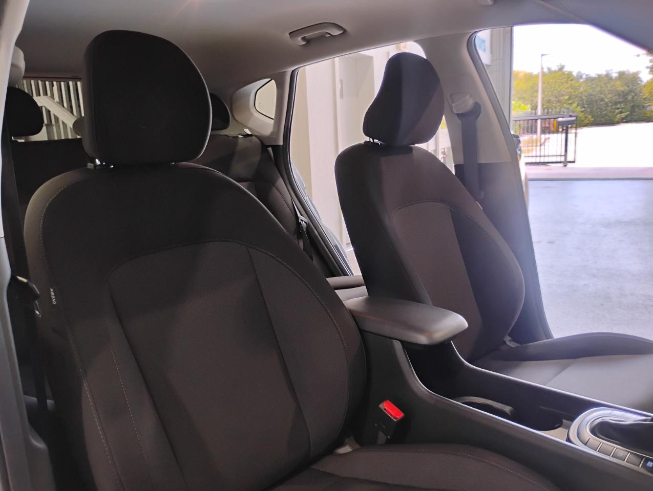 Hyundai Kona SE 2024