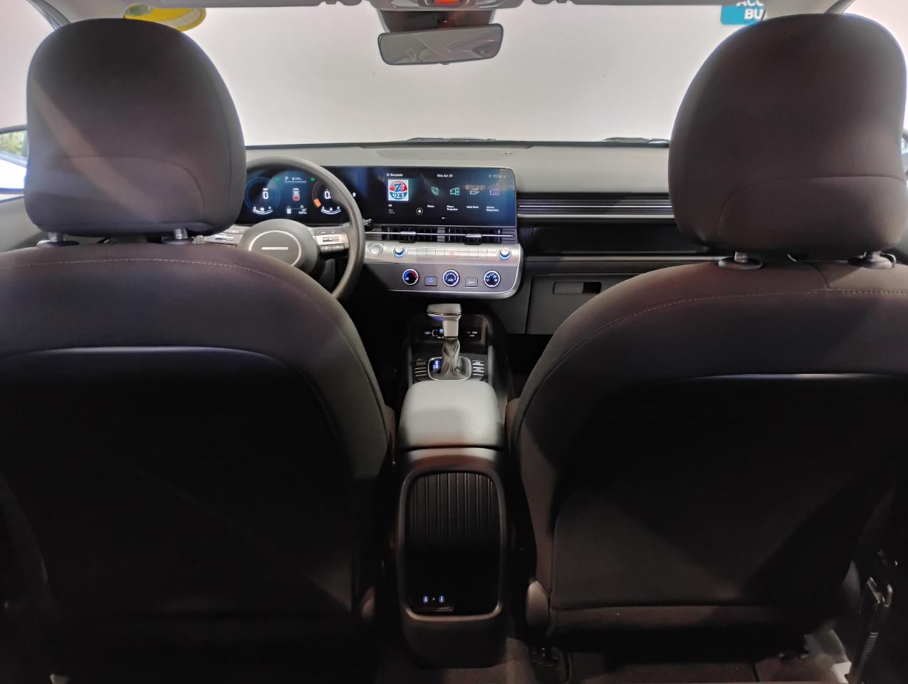 Hyundai Kona SE 2024