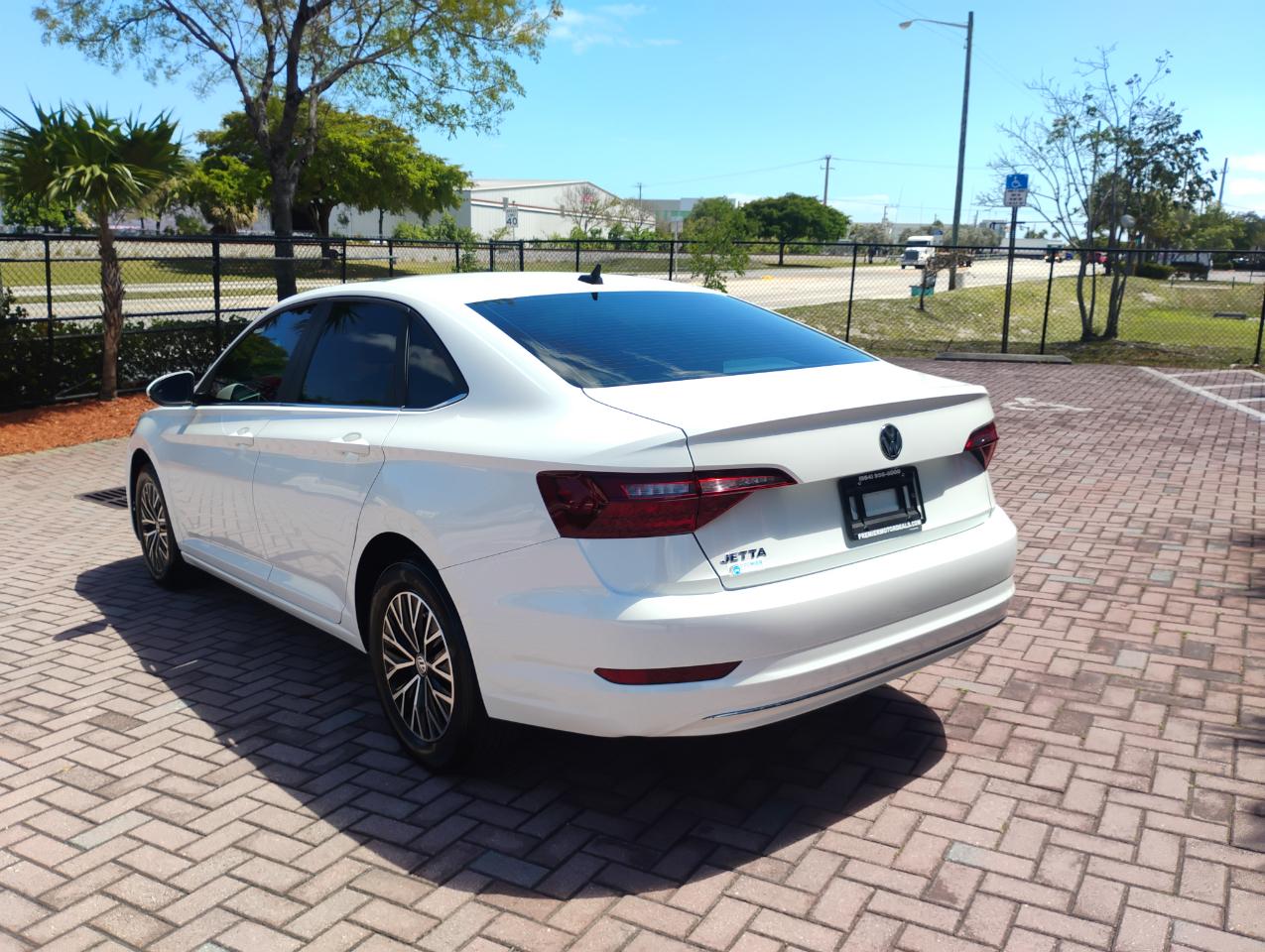 Volkswagen Jetta 1.4T S 8A 2021