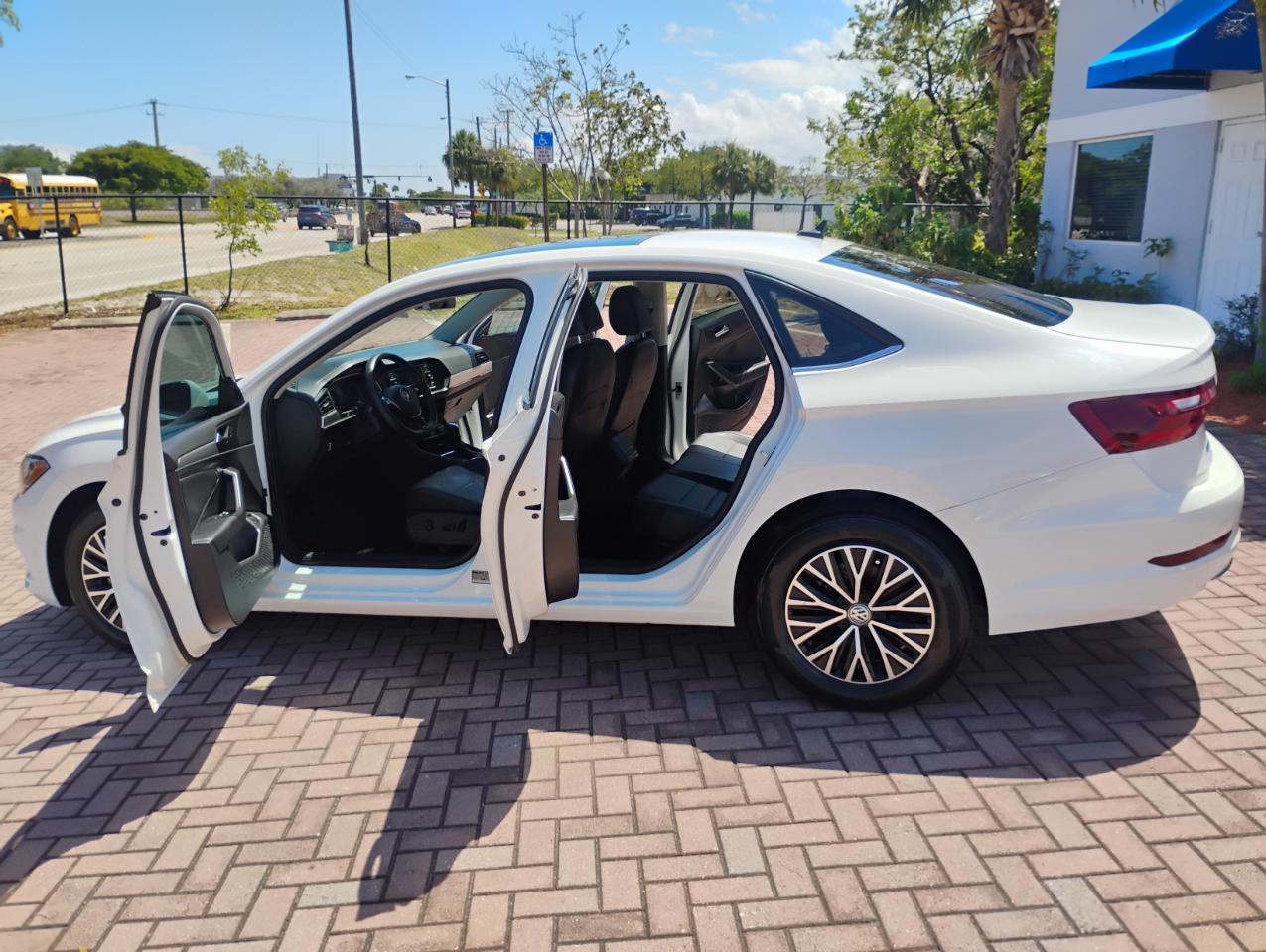 Volkswagen Jetta 1.4T S 8A 2021