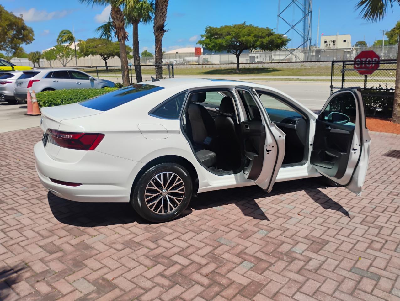 Volkswagen Jetta 1.4T S 8A 2021