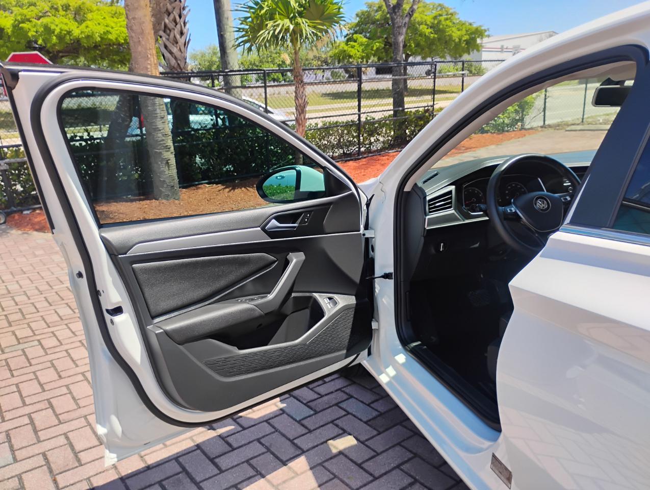 Volkswagen Jetta 1.4T S 8A 2021