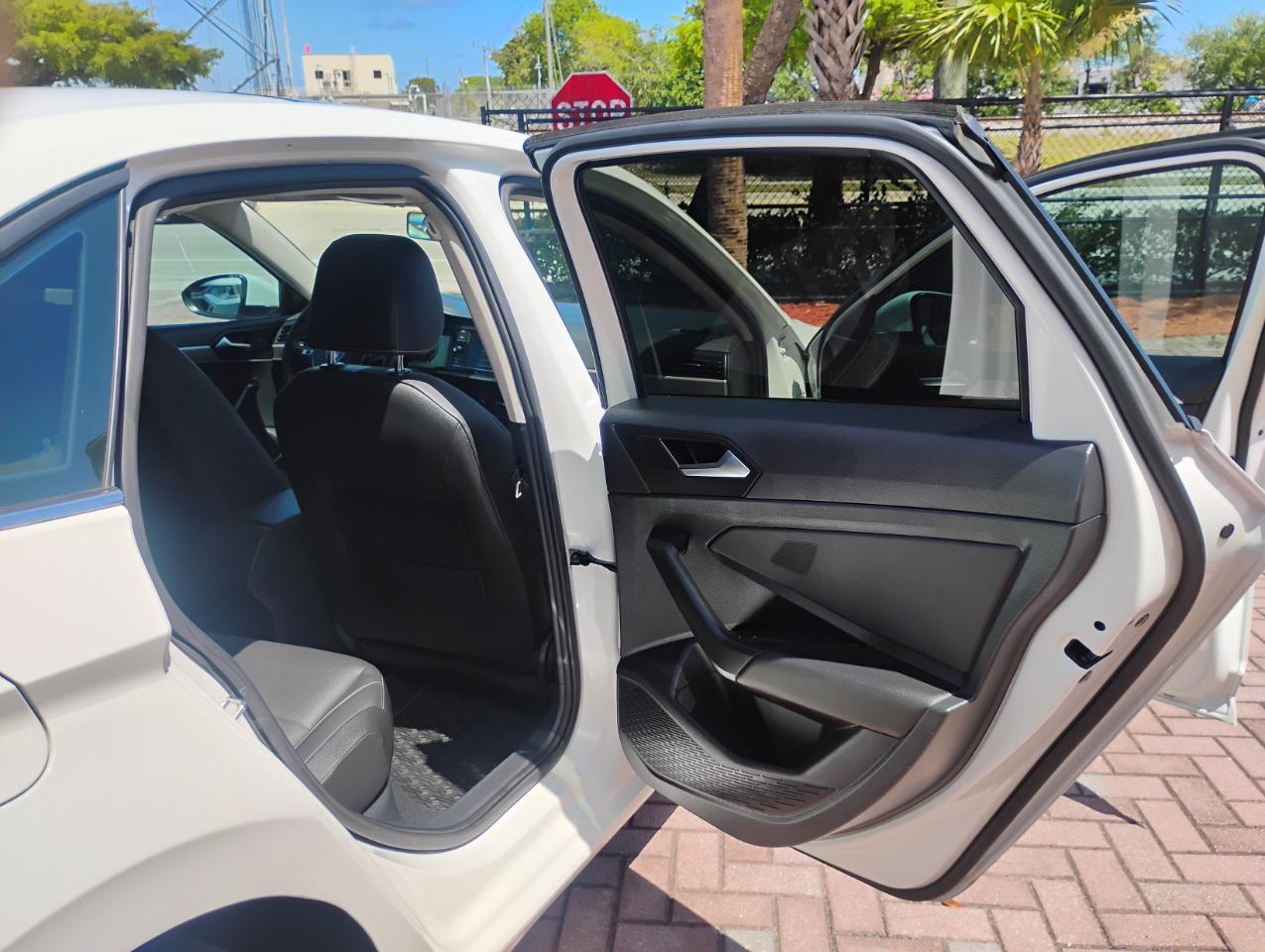 Volkswagen Jetta 1.4T S 8A 2021