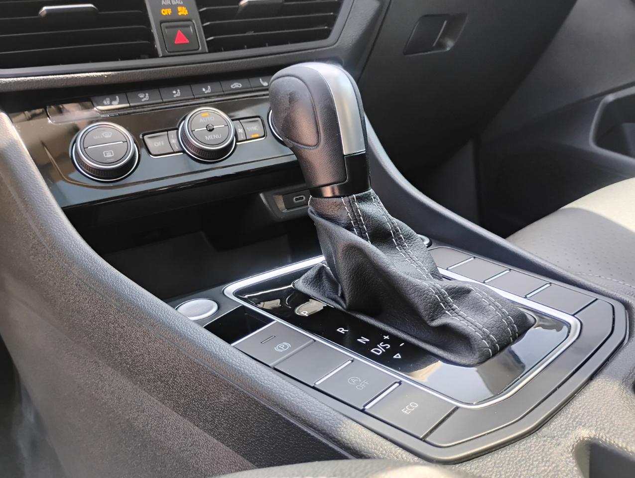 Volkswagen Jetta 1.4T S 8A 2021