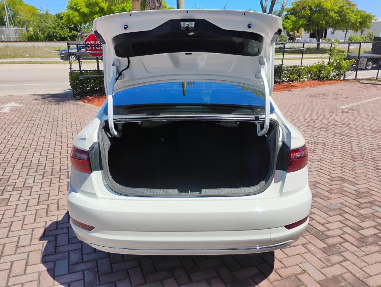 Volkswagen Jetta 1.4T S 8A 2021