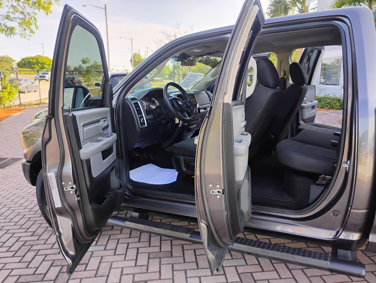 RAM 1500 Classic Tradesman Quad Cab 2WD 2019