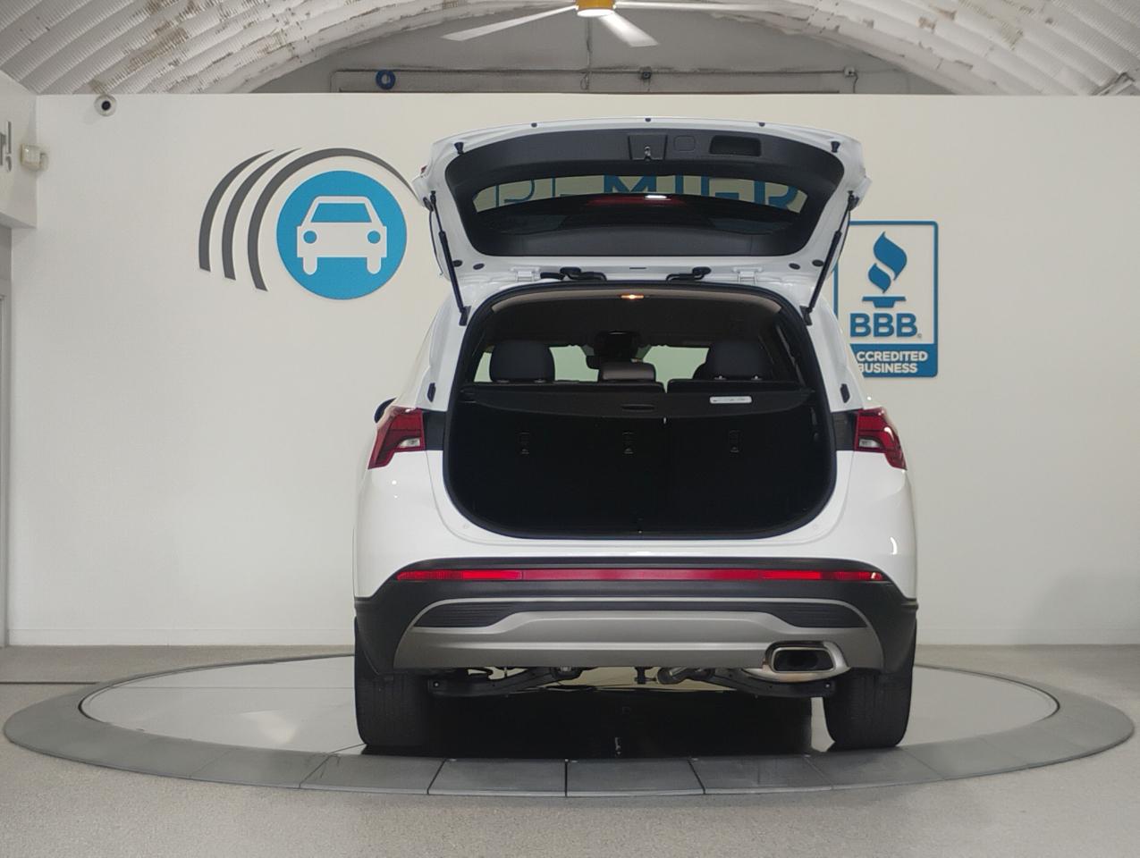 Hyundai Santa Fe SE 2023