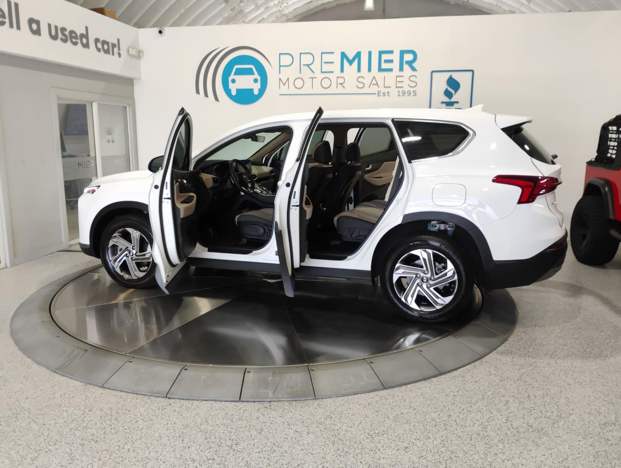 Hyundai Santa Fe SE 2023