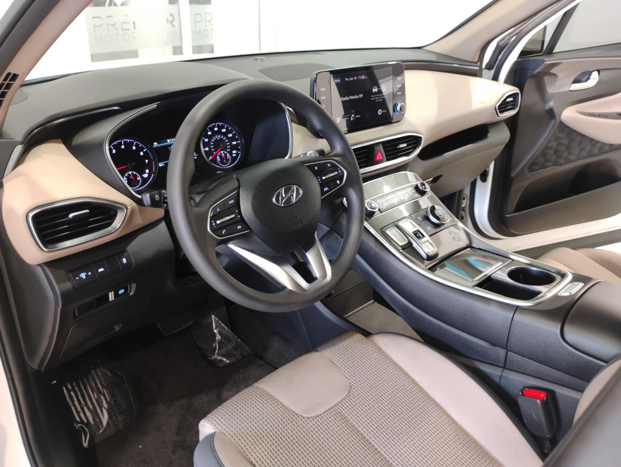Hyundai Santa Fe SE 2023