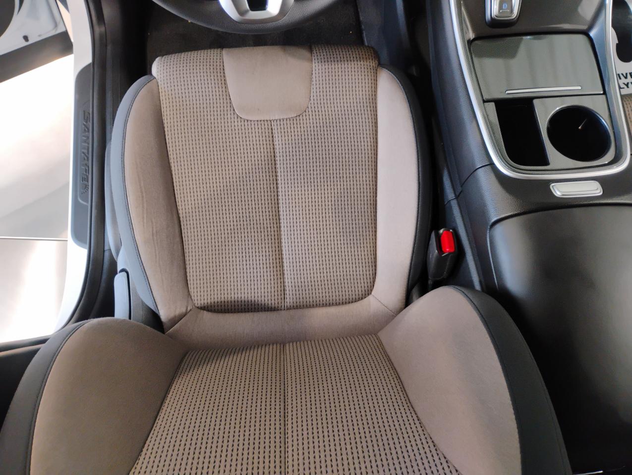 Hyundai Santa Fe SE 2023