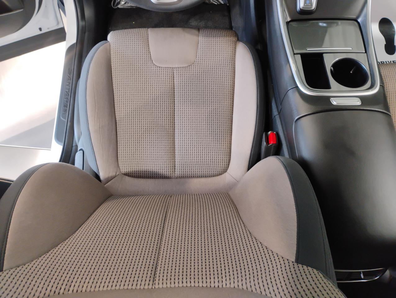 Hyundai Santa Fe SE 2023