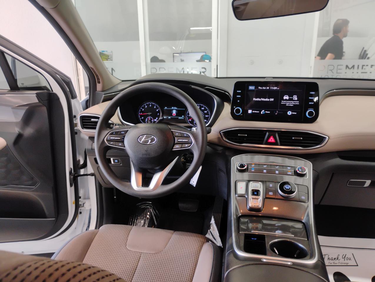 Hyundai Santa Fe SE 2023