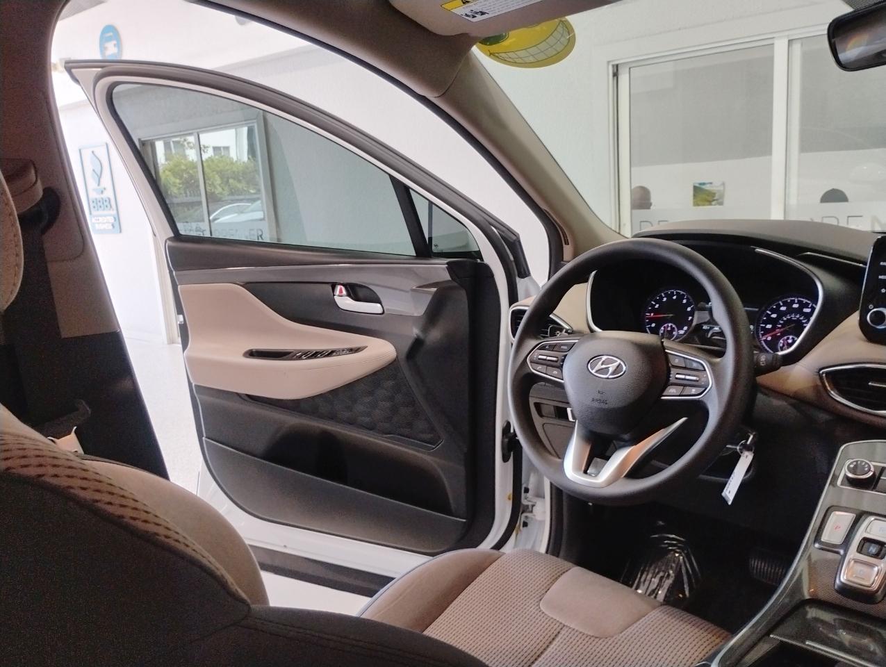 Hyundai Santa Fe SE 2023