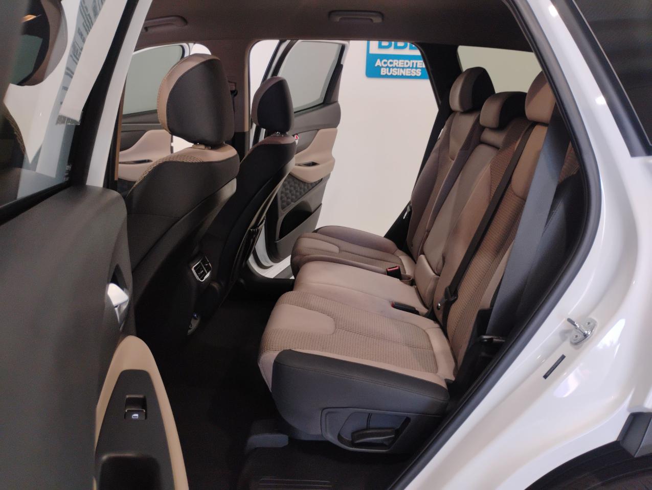 Hyundai Santa Fe SE 2023