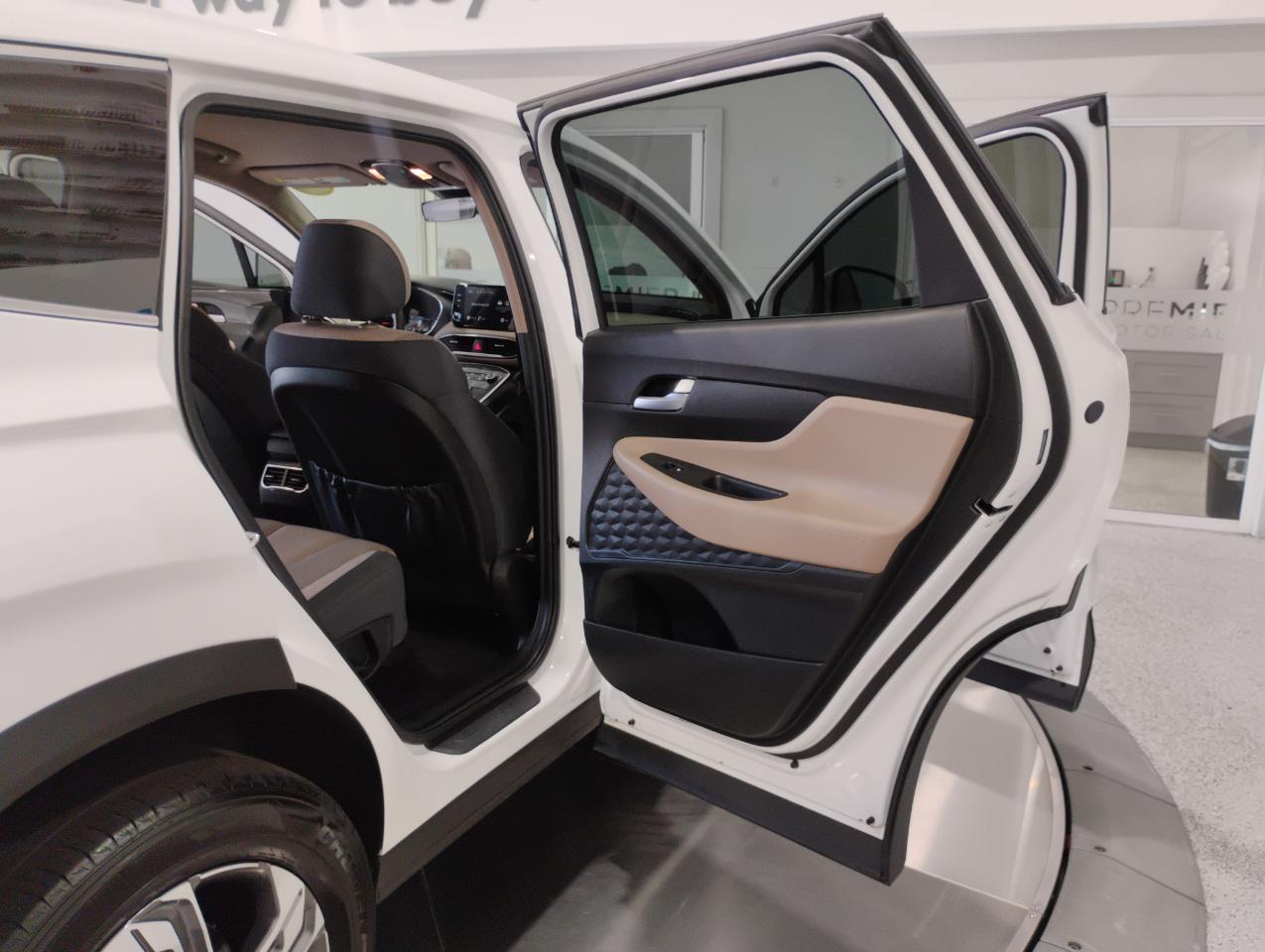 Hyundai Santa Fe SE 2023